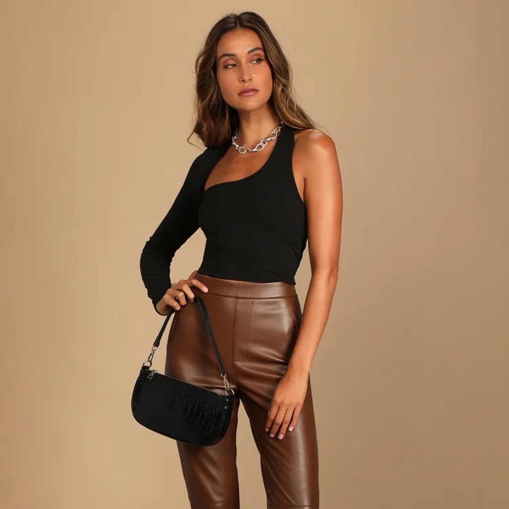 Lulu’s Edge of Style Black Ribbed Long Sleeve Asymmetrical Top